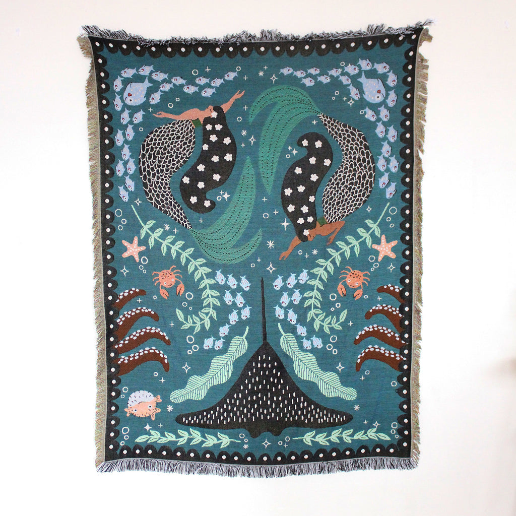 Capa de sofá estilo boho casual com franjas
