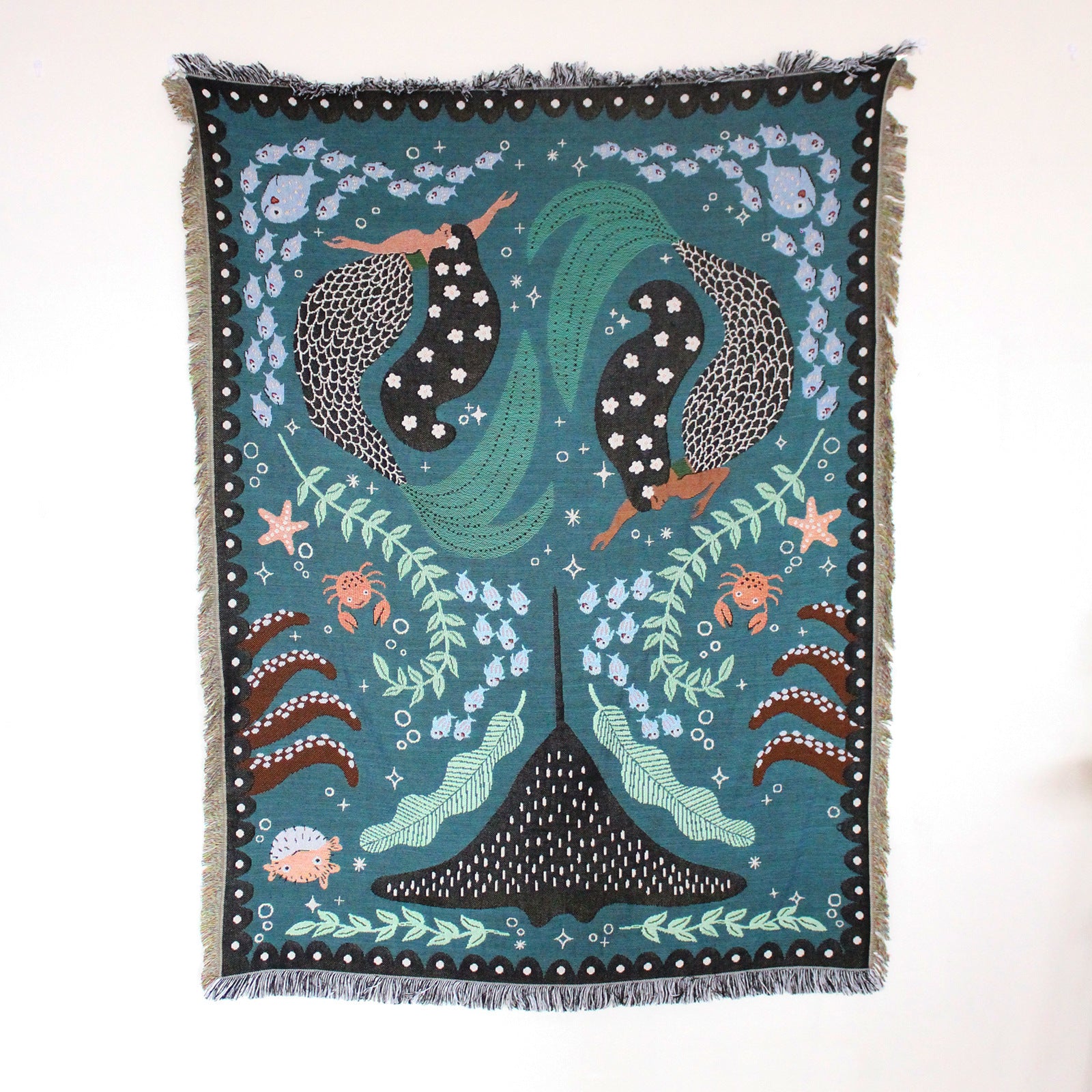 Capa de sofá estilo boho casual com franjas