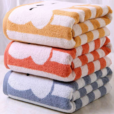 Toalha de banho infantil com estampado de desenhos animados, macia, absorvente e multicolorida.