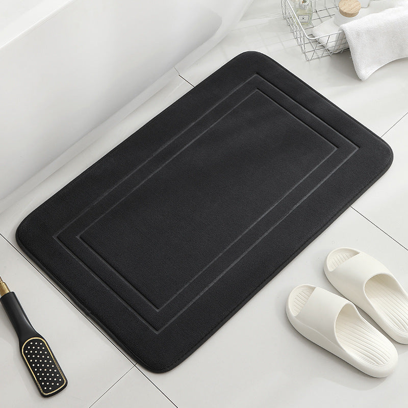 Tapis de sol absorbant antidérapant et moderne en éponge pour porte de salle de bain minimaliste.
