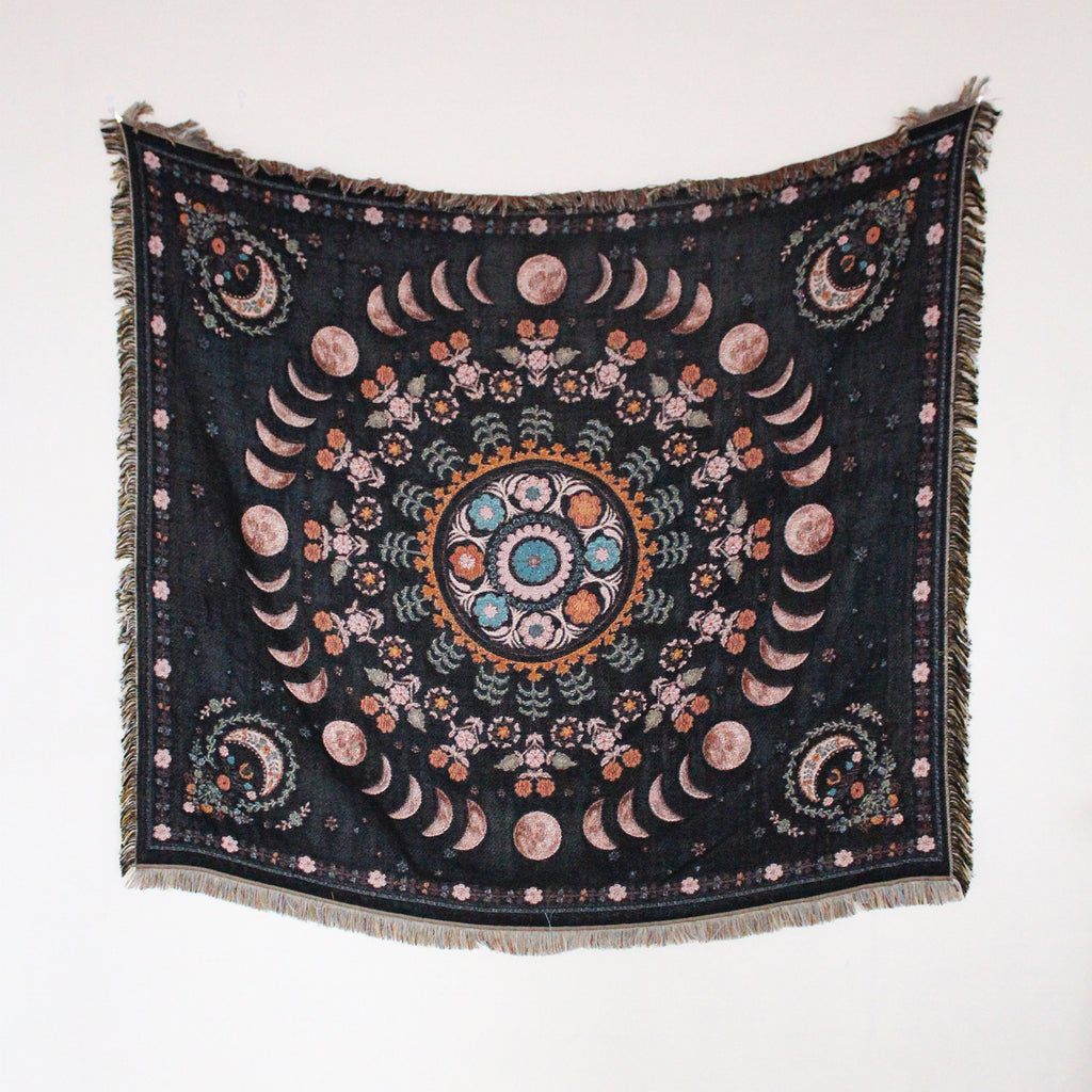 Capa de sofá estilo boho casual com franjas