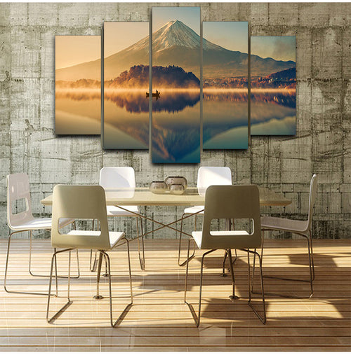 Pintura em tela decorativa de parede com vista para o lago e montanhas.