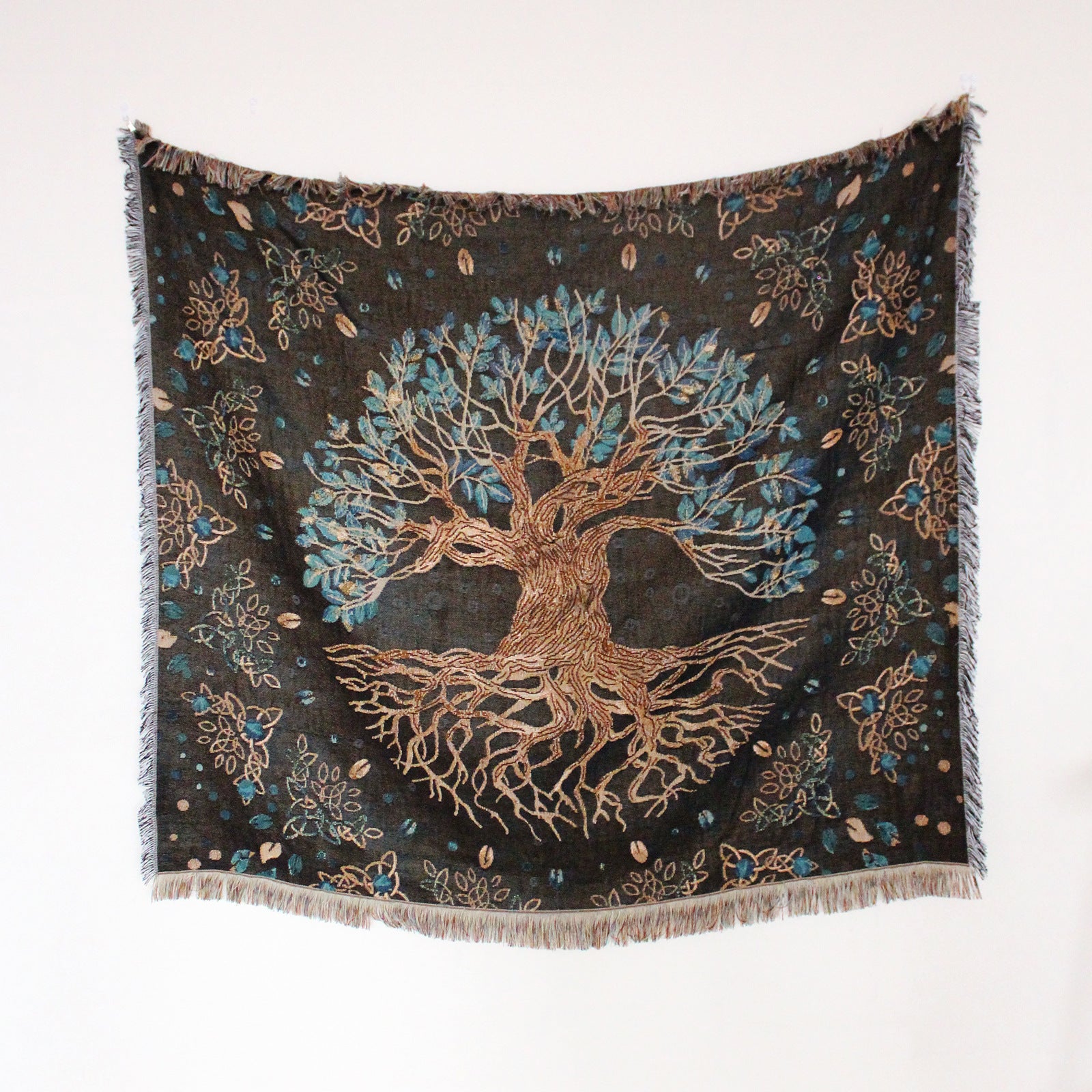 Capa de sofá estilo boho casual com franjas