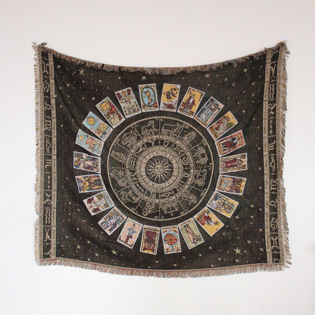 Capa de sofá estilo boho casual com franjas