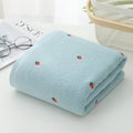 Serviette en coton brodée de fraises