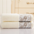 Toalha absorvente em algodão jacquard com estampado de flor de glicínia, 32 fios.