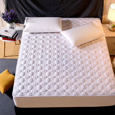 Non-slip mattress protector