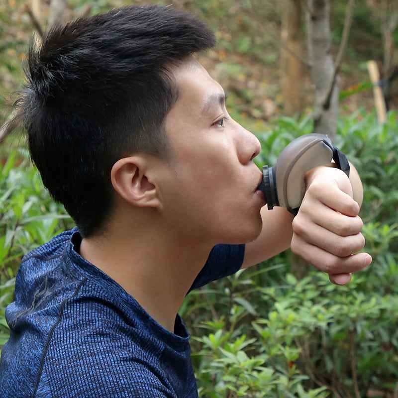 Outdoor wrist water bottle