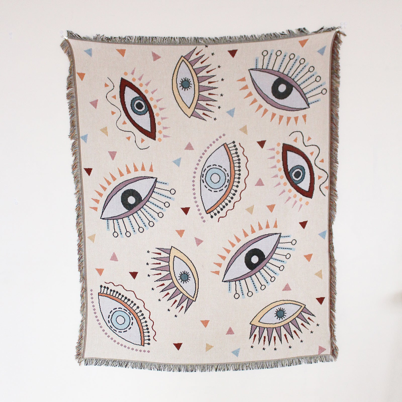 Capa de sofá estilo boho casual com franjas