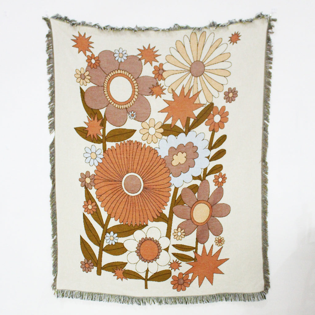 Capa de sofá estilo boho casual com franjas