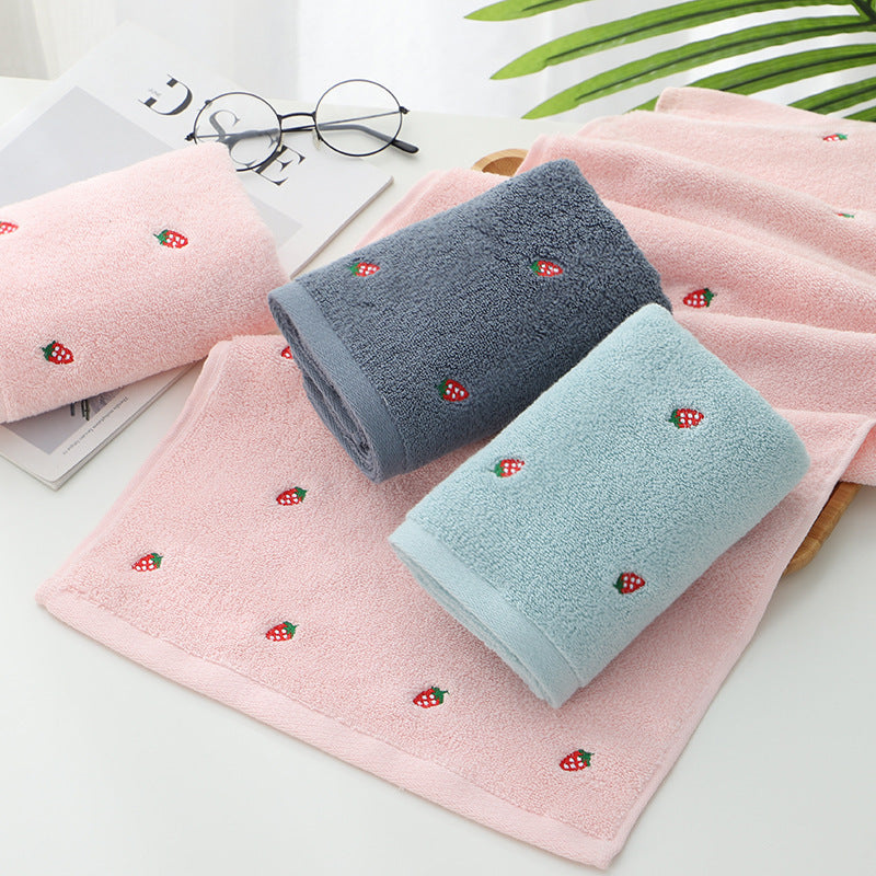 Serviette en coton brodée de fraises