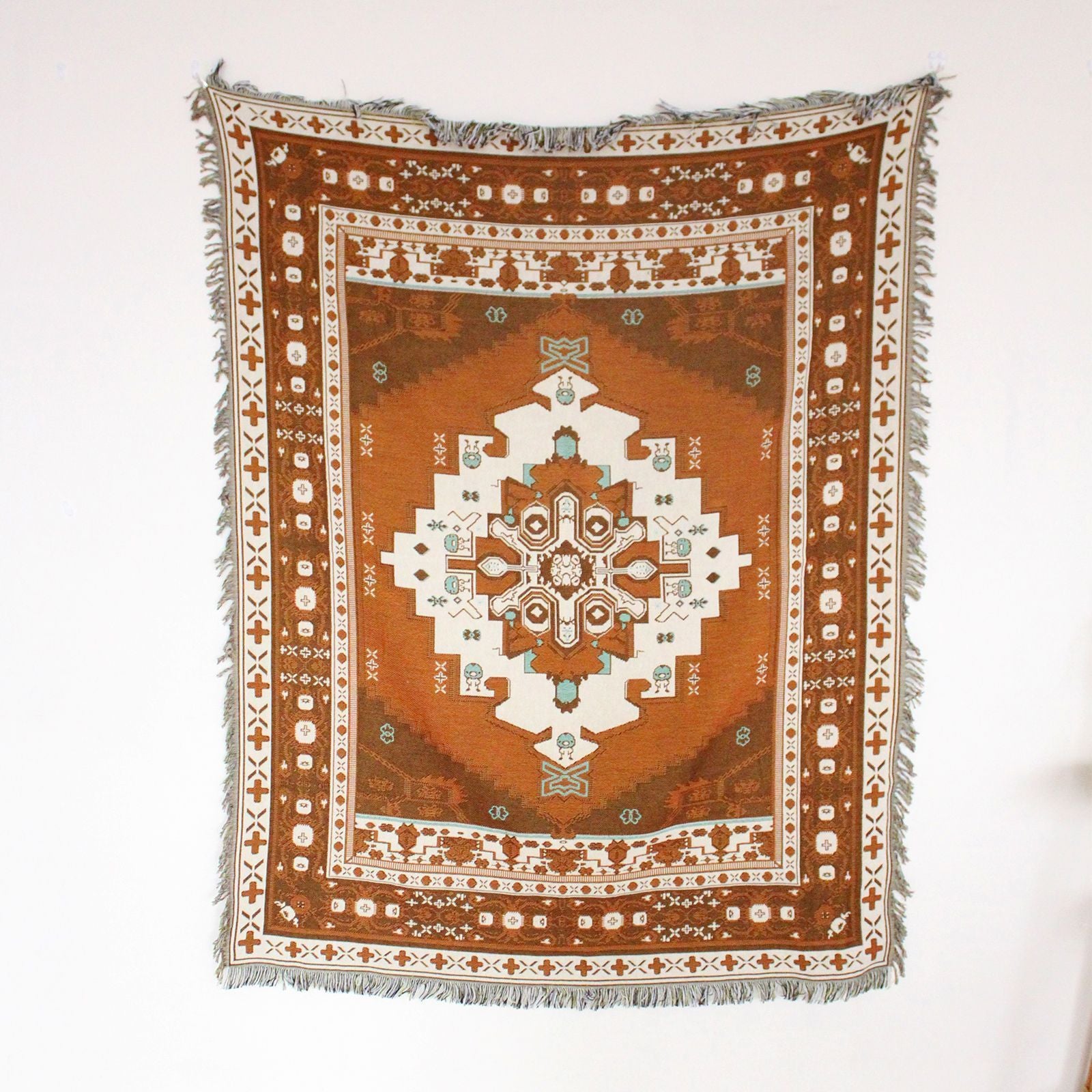 Capa de sofá estilo boho casual com franjas