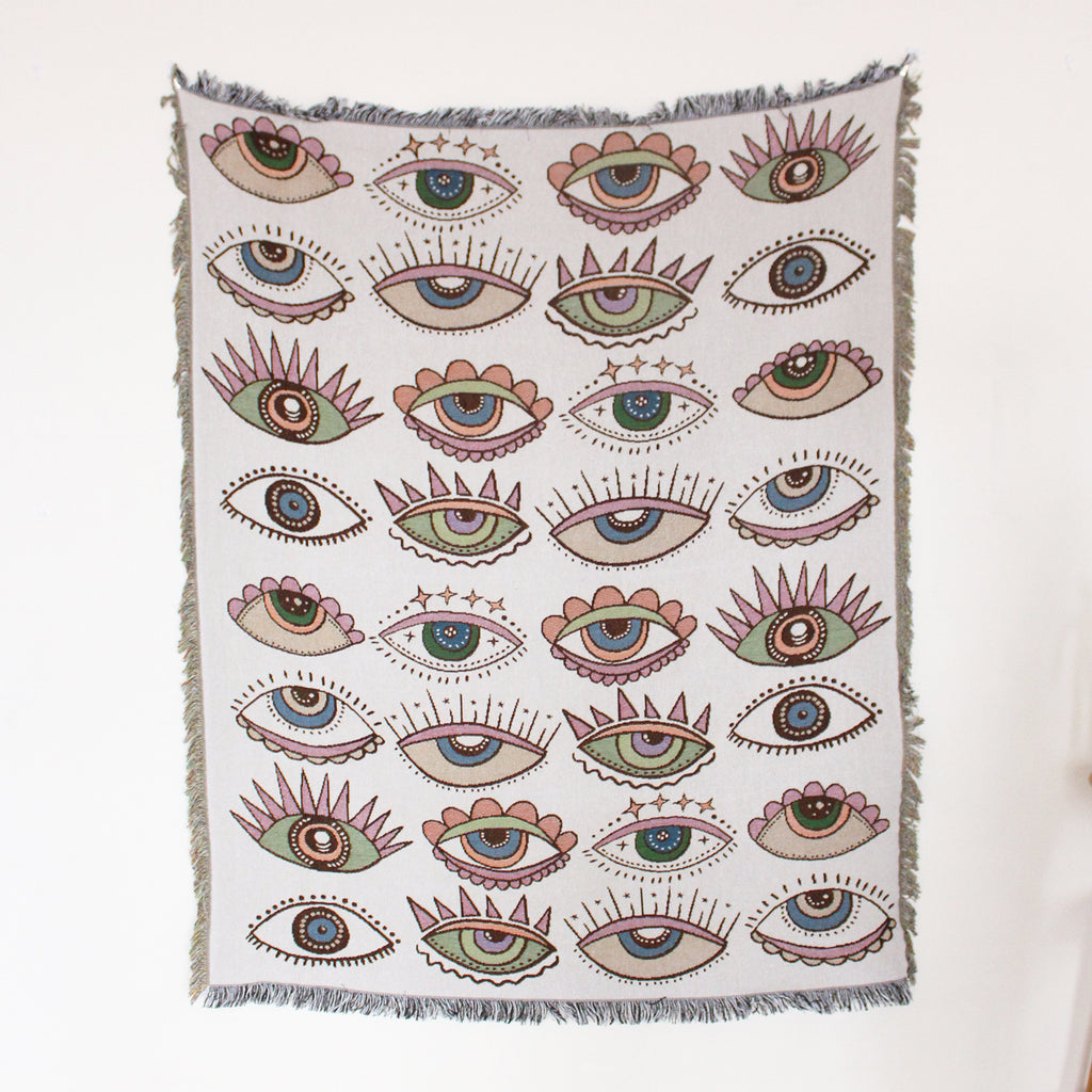 Capa de sofá estilo boho casual com franjas