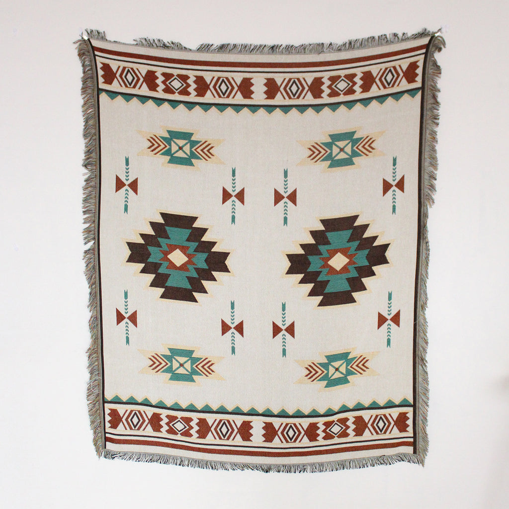 Capa de sofá estilo boho casual com franjas
