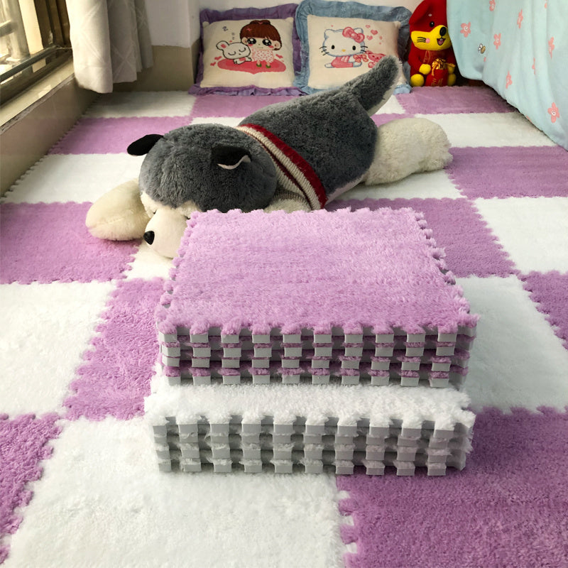 Tapis de sol cubiques pour grande surface à côté du lit